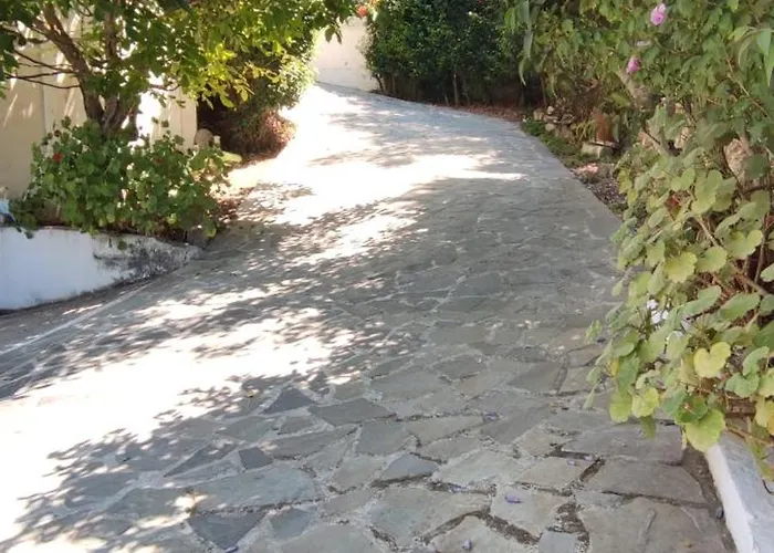 Anna And Tsilivi (Zakynthos)